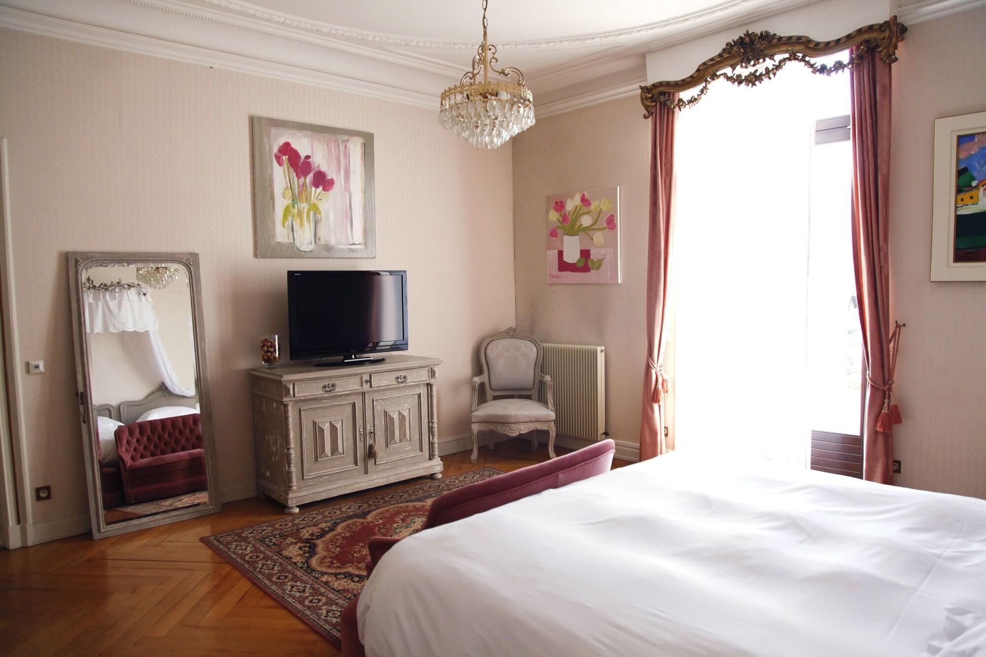 Hotel The Originals Domaine de Beaupré - Room Service Disponible Guebwiller Esterno foto